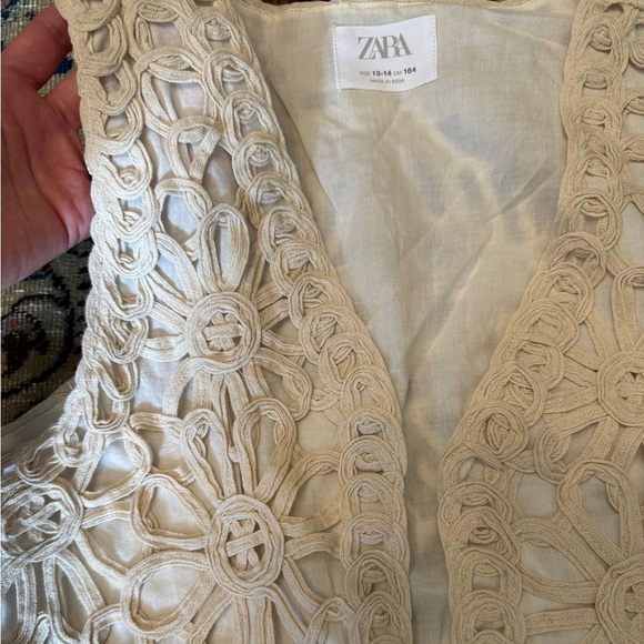 K1. Zara Girl’s Ivory Crochet Knot Floral Vest - Picture 3 of 8